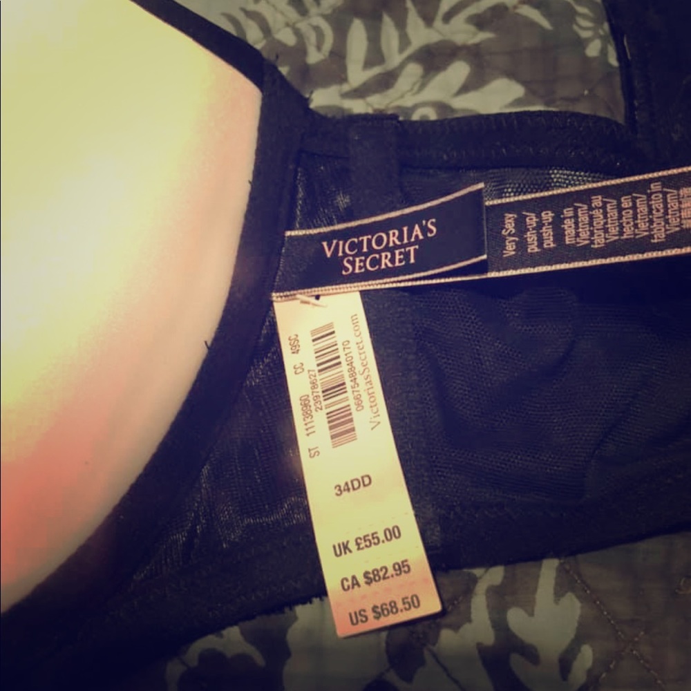 Victoria Secrets: Very Sexy Halter Push Up: 34 DD